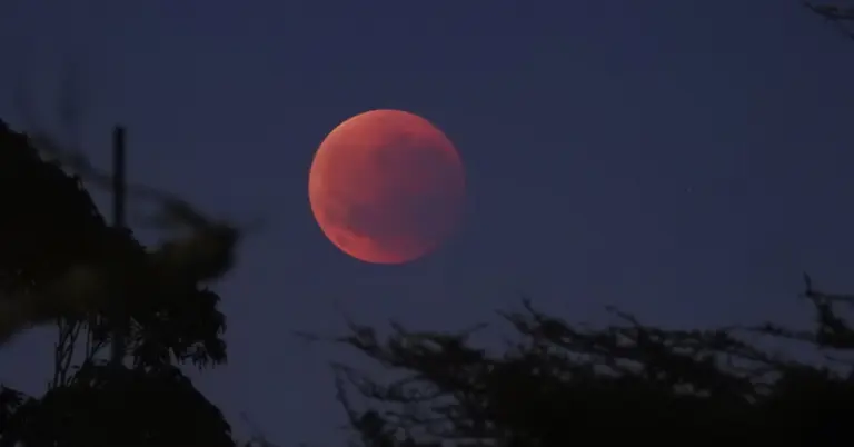 পূর্ণগ্রাস চন্দ্রগ্রহণ বা রেড মুন